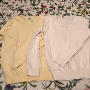 set of 2 light sweaters